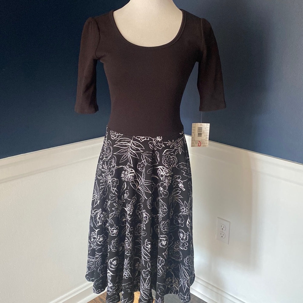 Size Small LulaRoe Nicole dress